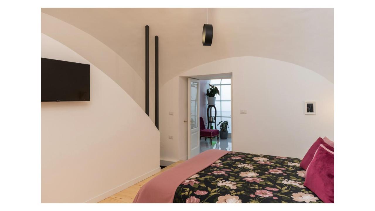 Light Pink - Suite In The Middle Of Everything Torre Annunziata Exterior photo