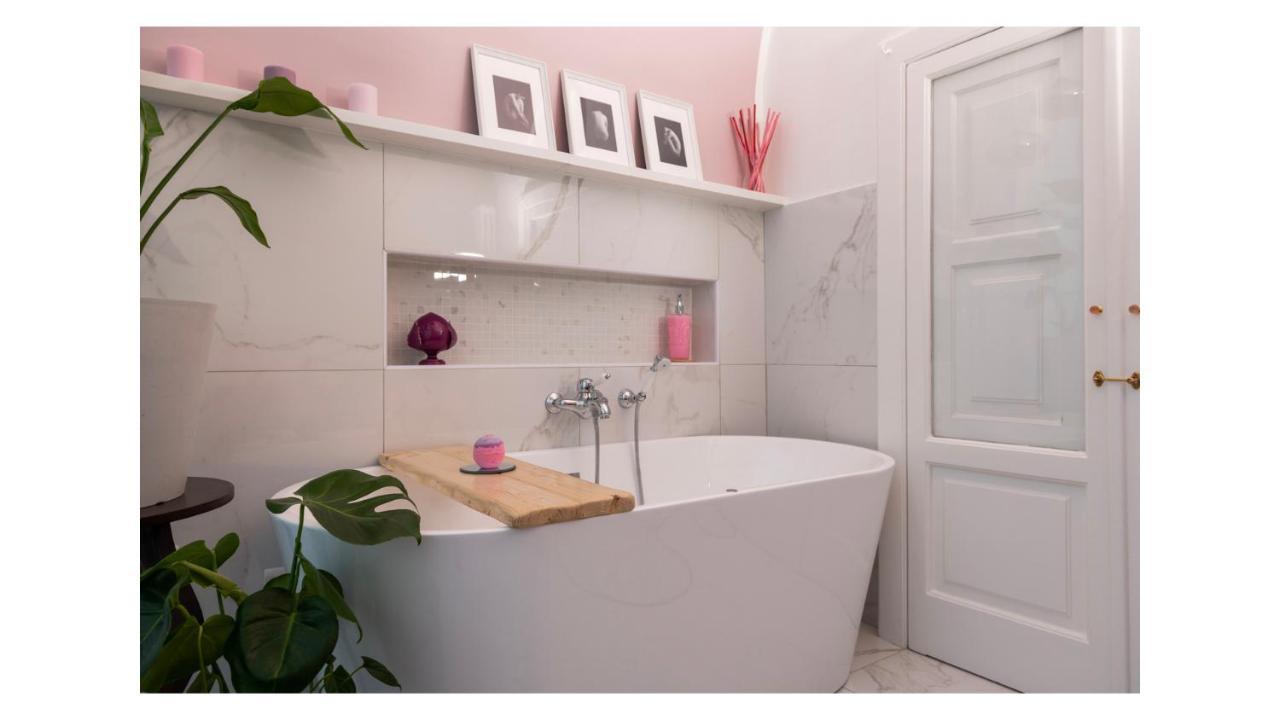 Light Pink - Suite In The Middle Of Everything Torre Annunziata Exterior photo