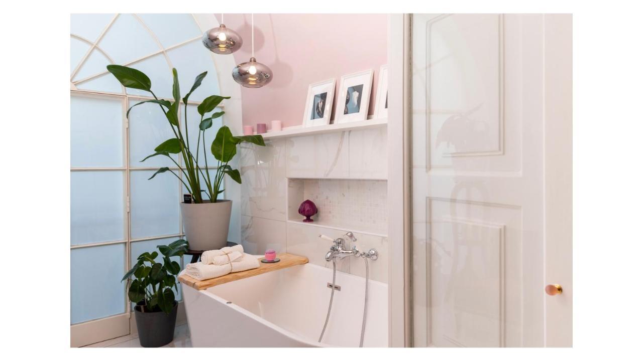 Light Pink - Suite In The Middle Of Everything Torre Annunziata Exterior photo
