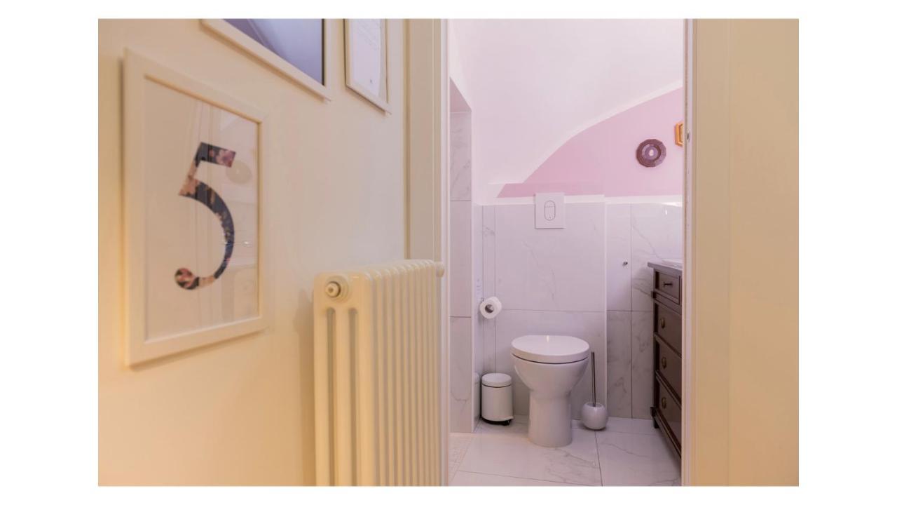 Light Pink - Suite In The Middle Of Everything Torre Annunziata Exterior photo