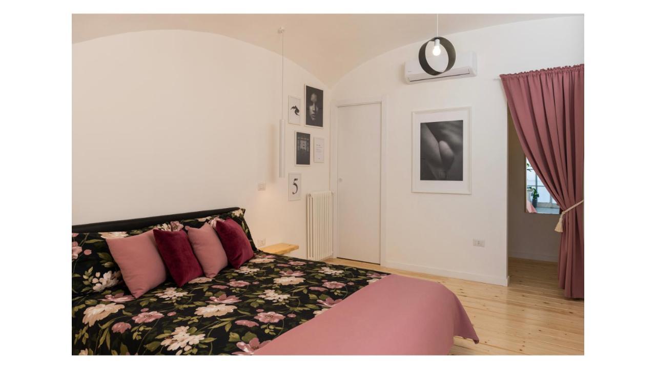 Light Pink - Suite In The Middle Of Everything Torre Annunziata Exterior photo